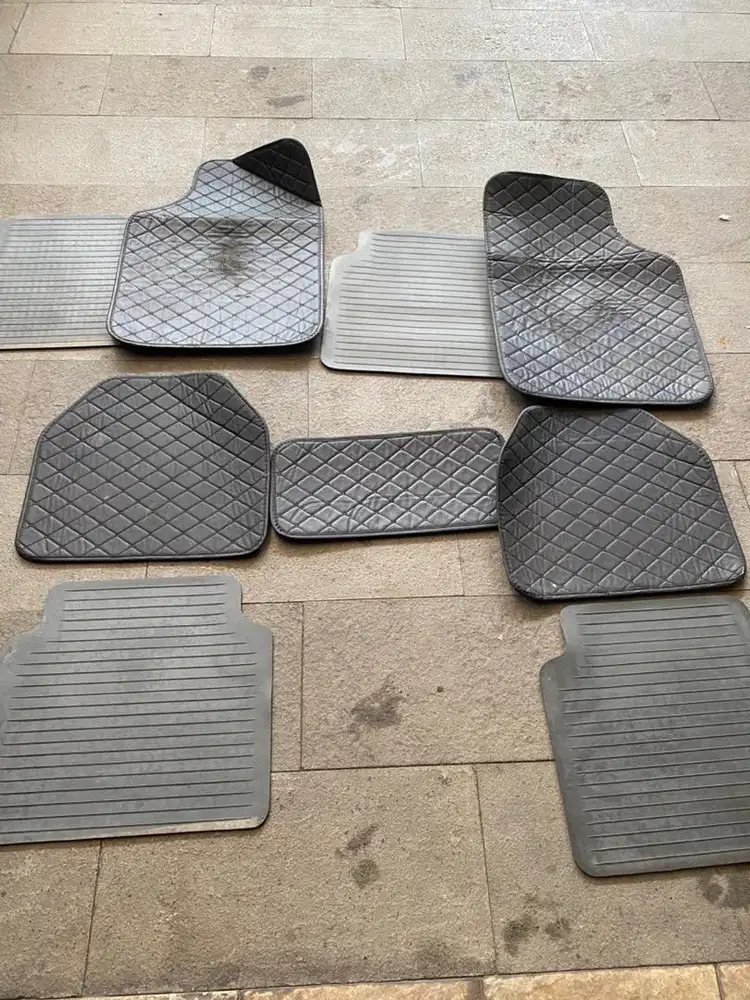 Karpet mobil bekas