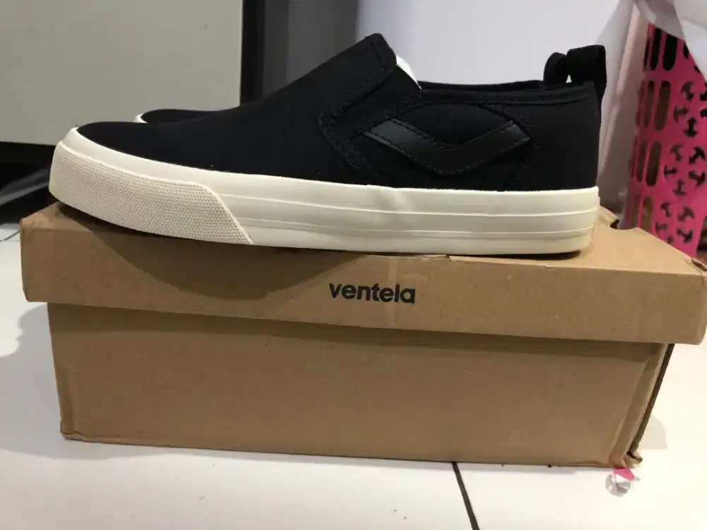 Sepatu ventela size 40