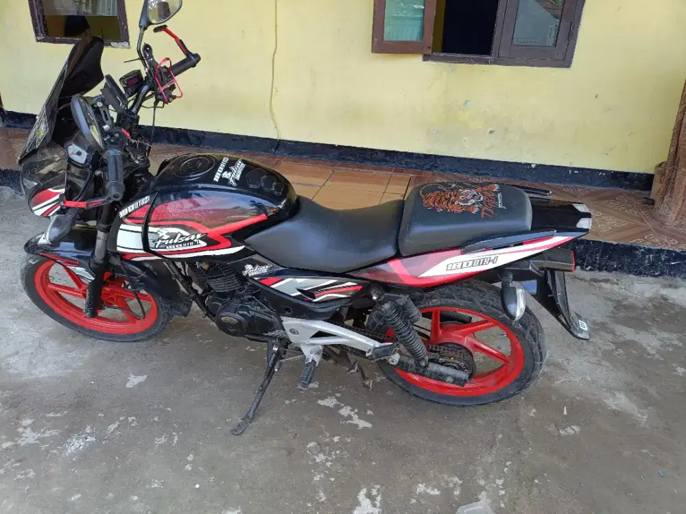 Bajaj Pulsar p180 ug4