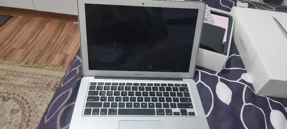 Dijual MACBOOK AIR THN 2017 KONDISI MATOT