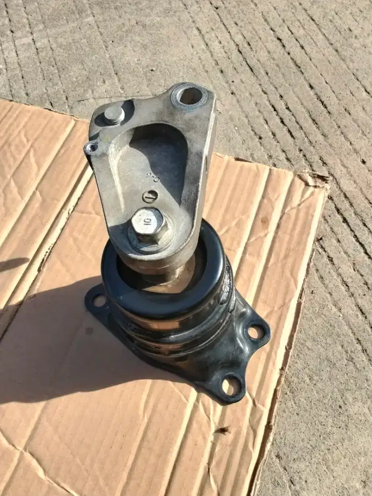 Engine mounting kanan Jazz