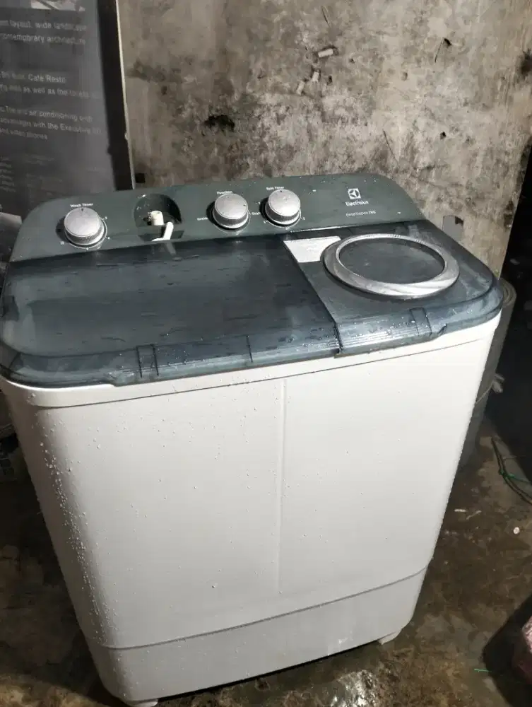 Mesin cuci merk electrolux