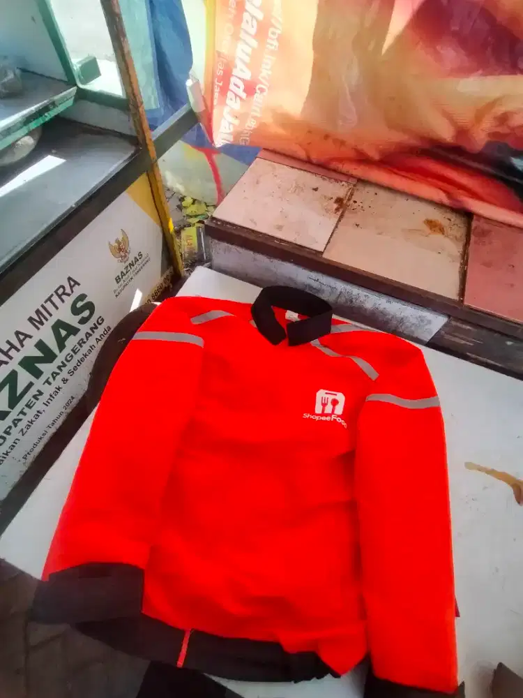 Jual jaket shoppe food buka harga 100k bisa nego tipis tipis