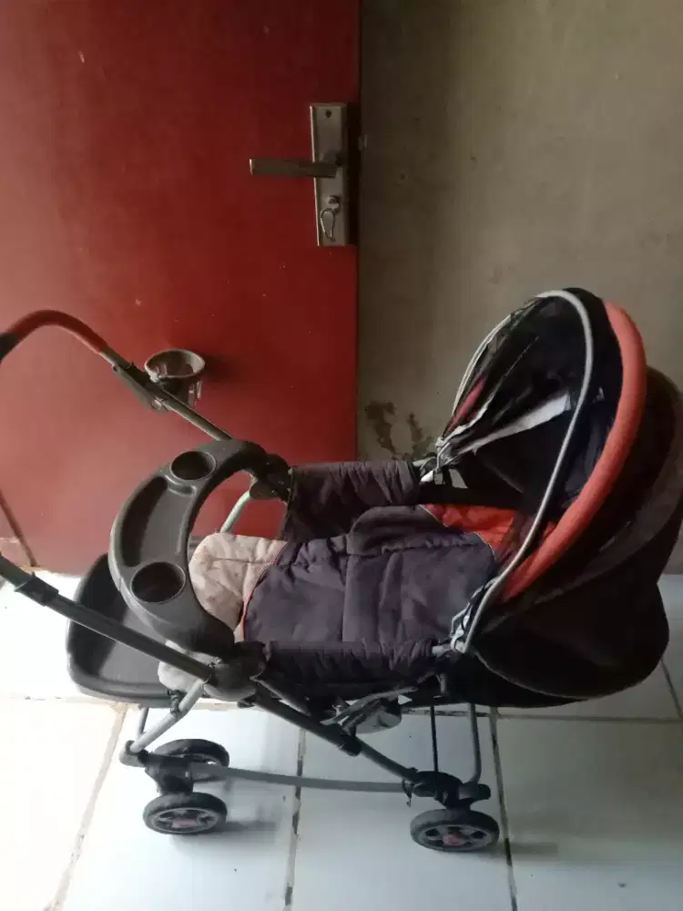 Stroller bayi bekas