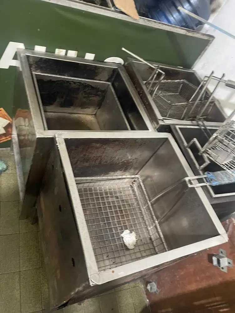 DIJUAL KOMPOR DAN PENGGORENGAN