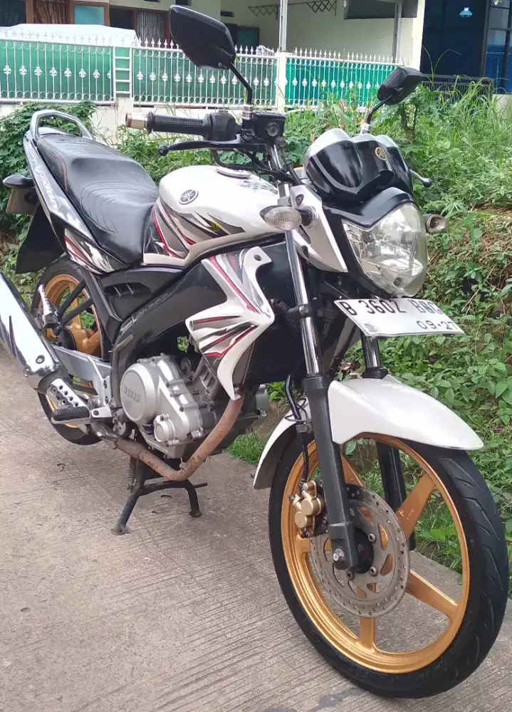 YAMAHA VIXION TAHUN 2012