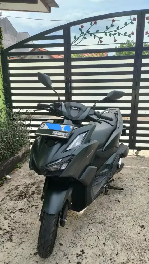 Vario 160 hitam 2023