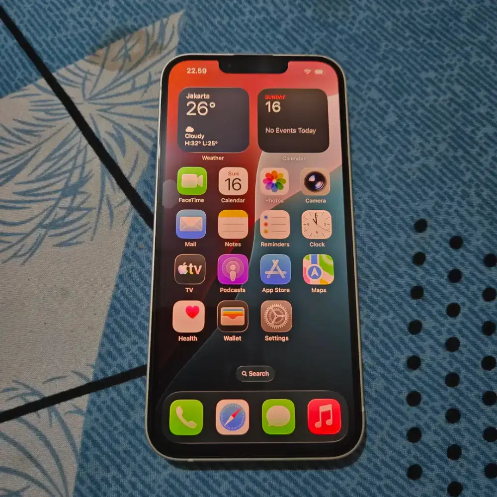 Apple iPhone 13 Starlight 128GB Garansi on Blibli bonus Airpods Pro