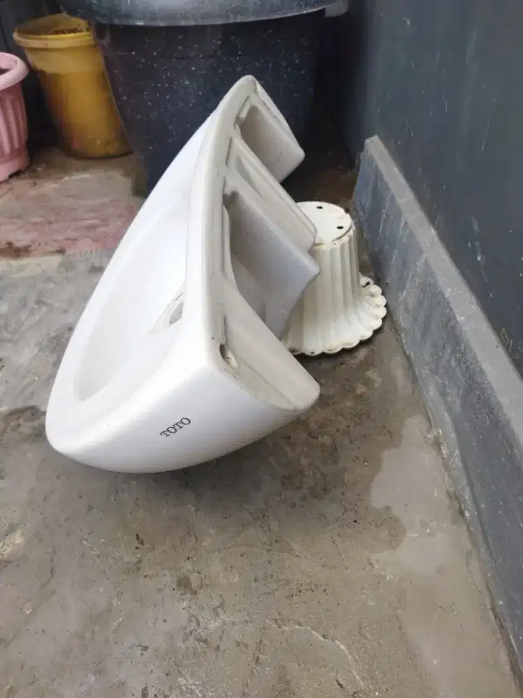 Dijual cepat wastafel toto