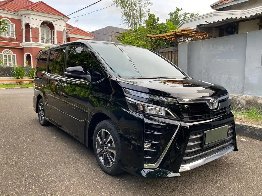 Toyota Voxy 2.0 AT 2020