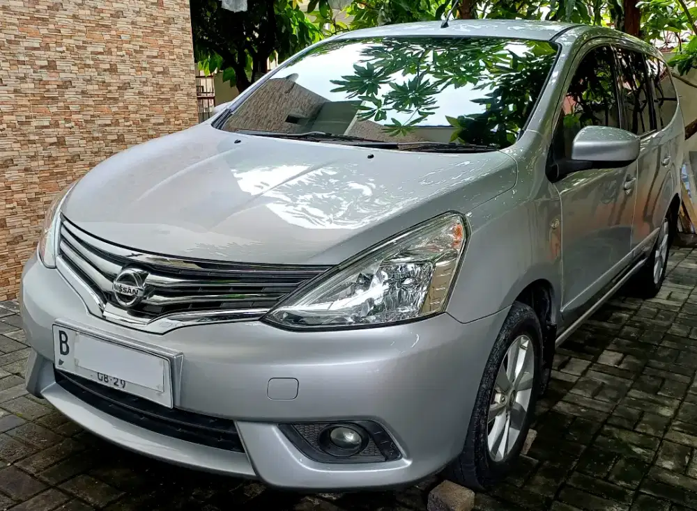 Nisan Grand Livina 1.5 XV matik thn 2014 model baru