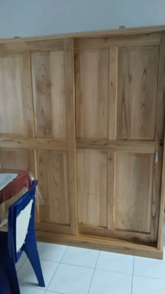 Dijual lemari kayu lurus
