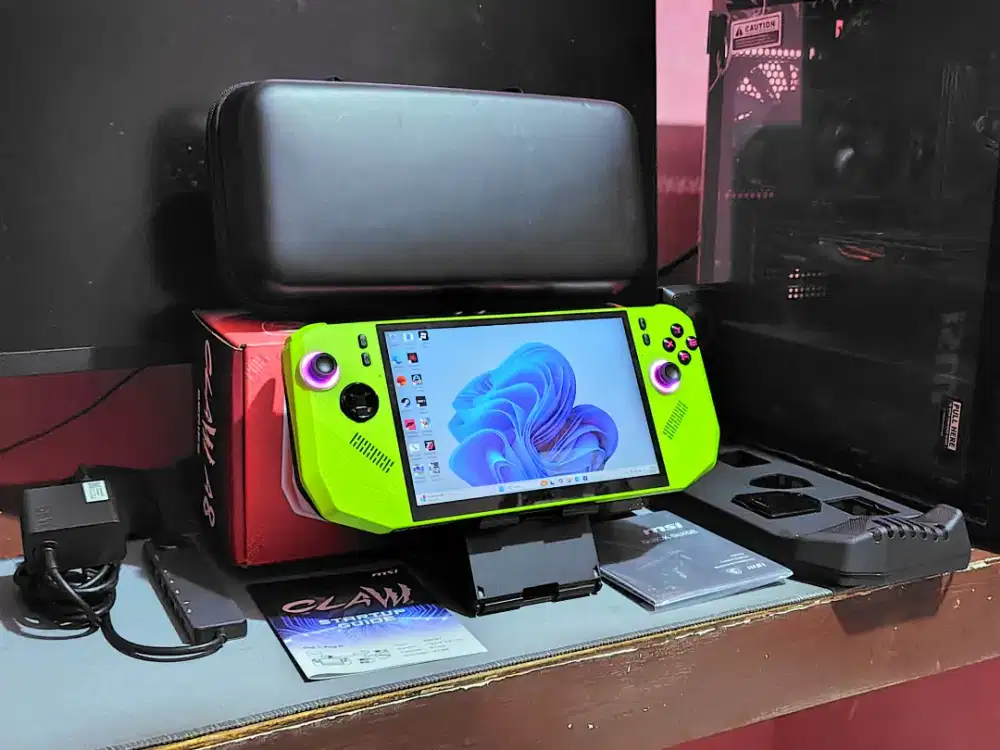 MSI Claw A8 24/1TB Z2 Extreme fullset resmi like new banyak bonus  !!!