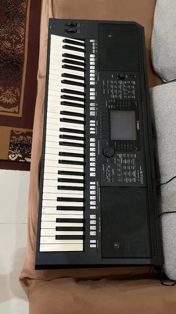 Yamaha PSR - S 750 bekas