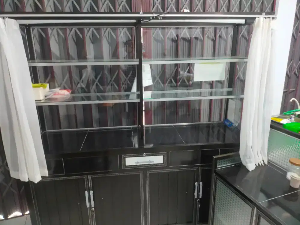 Etalase Dagang dan Meja Kursi