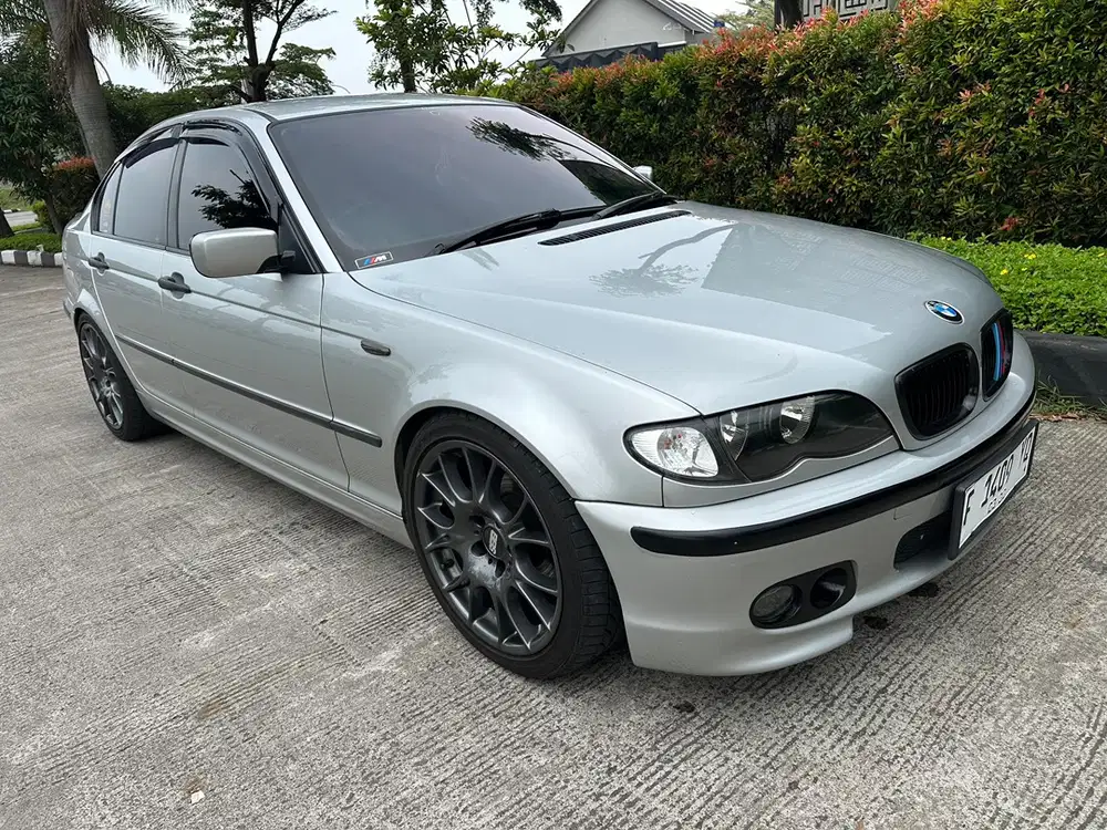 BMW 318i 2004 Bensin