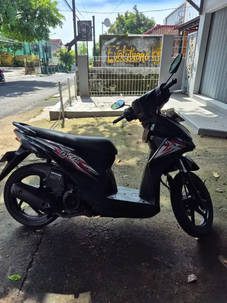 Dijual motor Honda Beat 2015