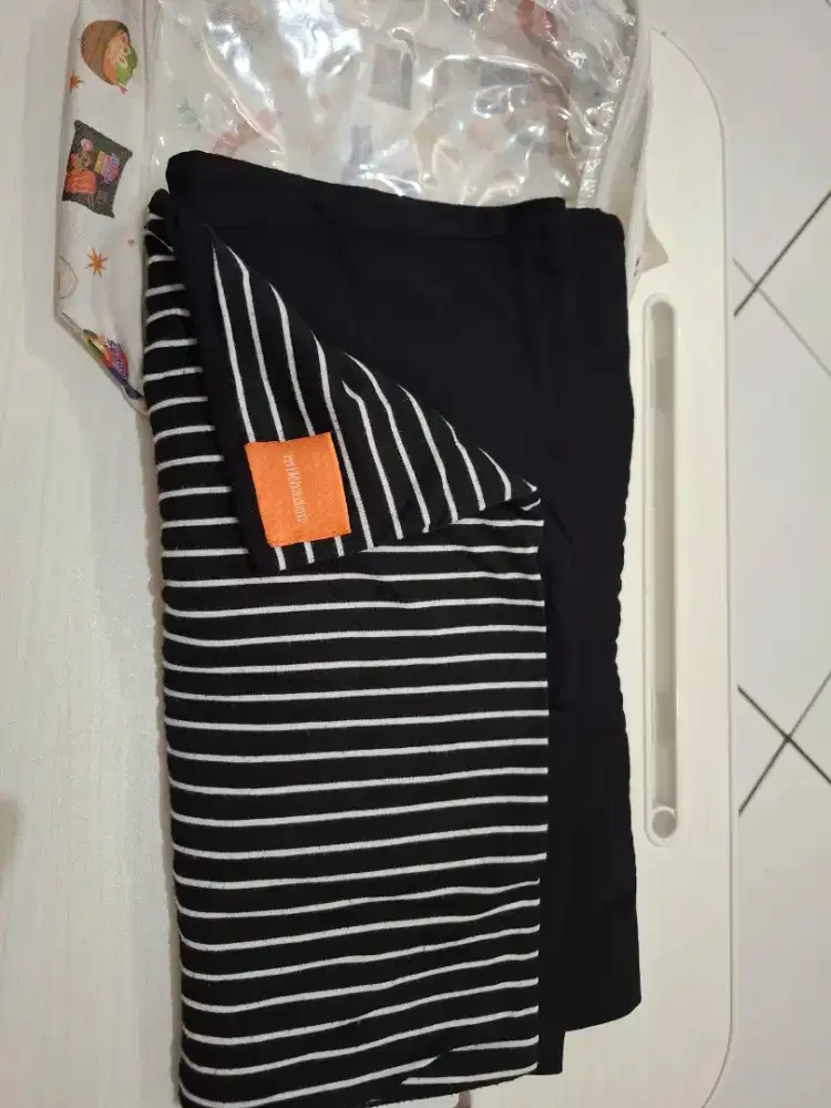 Mikhadou Gendongan Bayi M-Shape