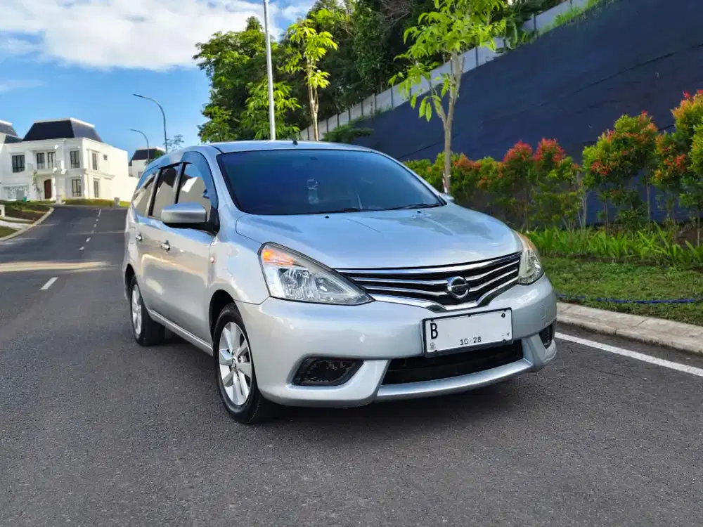 Grand Livina 1.5 A/T 2013 Istimewa seperti baru