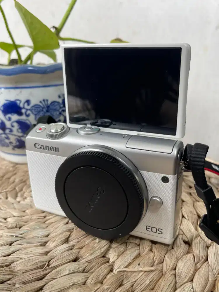 Di jual Canon EOS M100