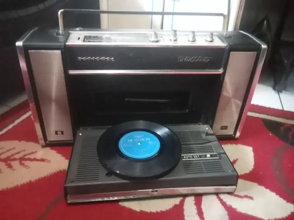 Radio phonograp nasional