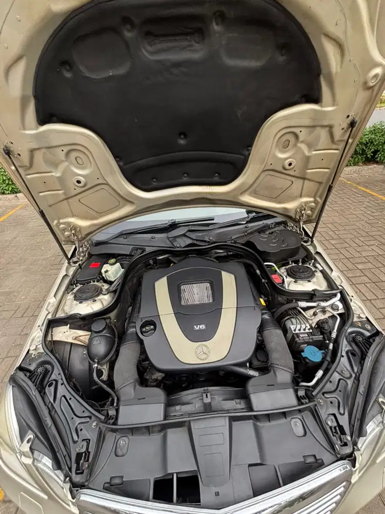 Mercedes-Benz E300 2009 Bensin