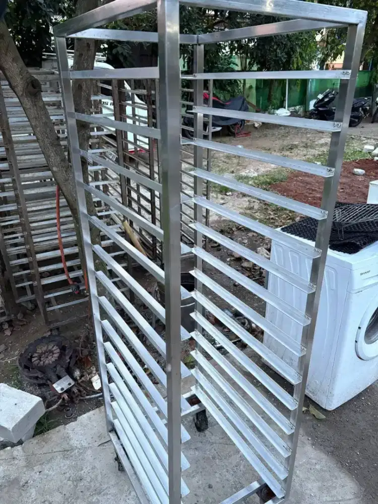 troli 14 tray
ukuran 48x63x165
uk tray 42x63
harga 2,3jt ready 15 unit