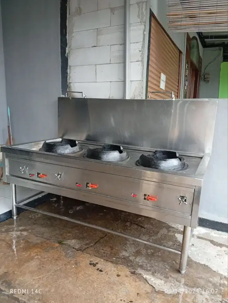 Kompor kwalirange 3 tungku
Ukuran. 180×90×75
Harga. 9.600.000