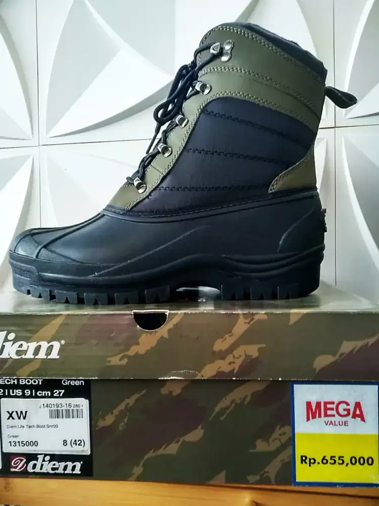 Sepatu boot waterproof size 42