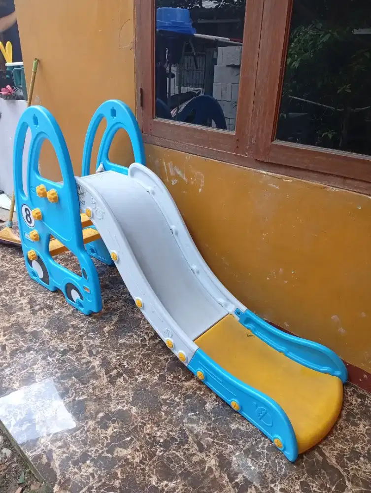 Mainan perosotan slide anak