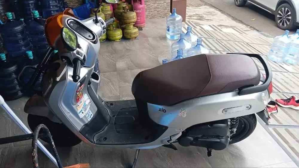 YAMAHA FAZZIO SILVER NEW HYBRID