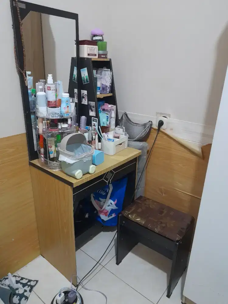 Meja rias + bangku
