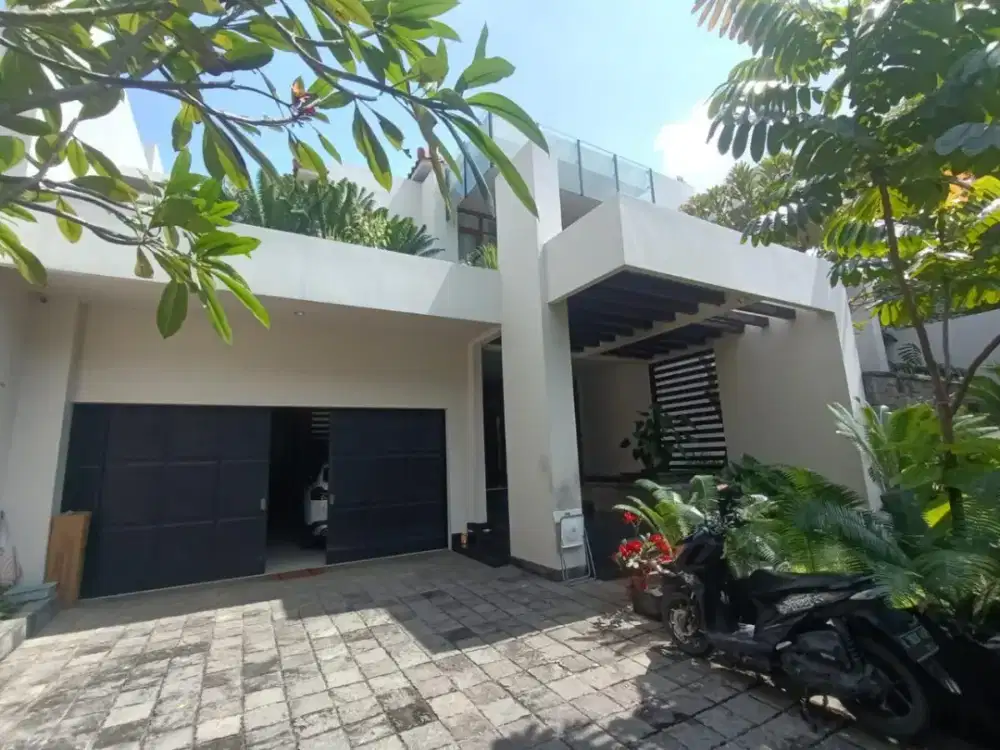 Dijual Rumah mewah Pakuwon indah, view Driving range Golf