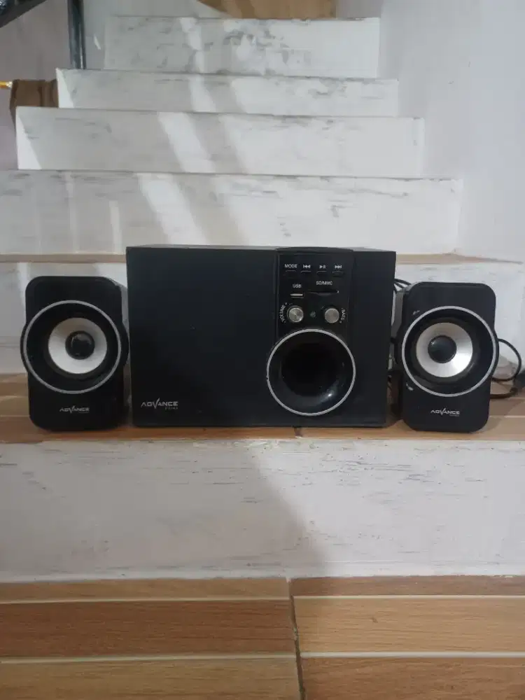 Speaker aktif Advance