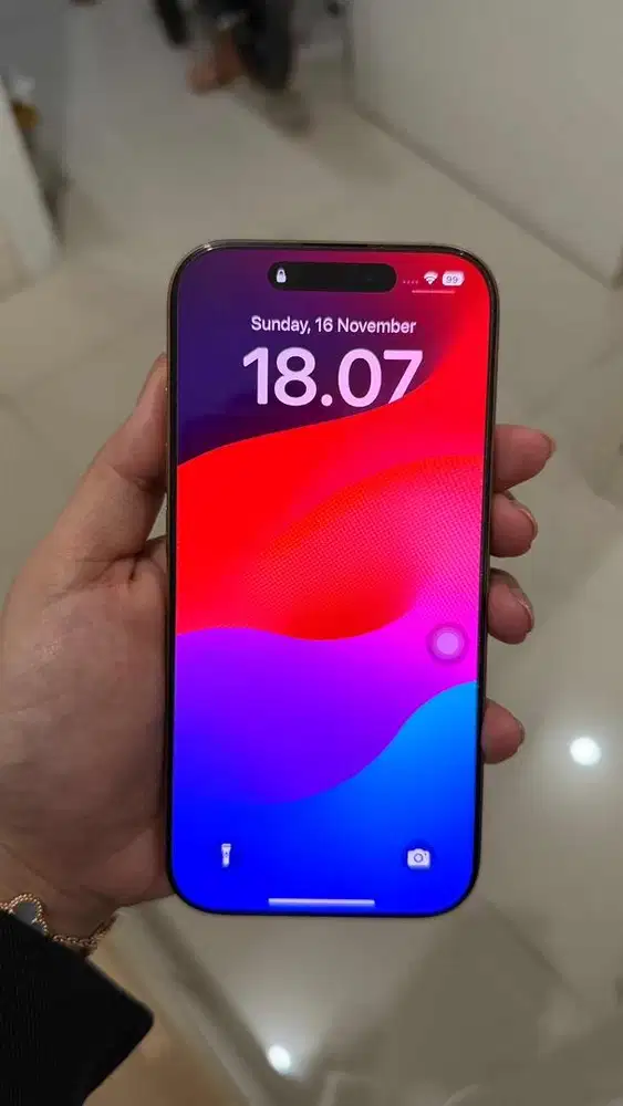 Iphone 16 pro 512 gb ibox baru pakai 2 bulan