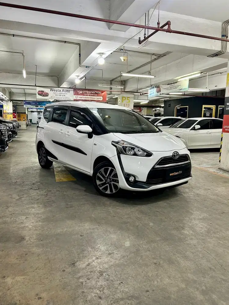 Low KM Toyota Sienta V AT 2016 Istimewa 2017