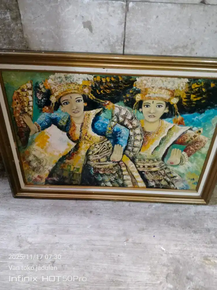 Lukisan Bali kanvas antik lawasan gambar 2 orang penari Bali wanita