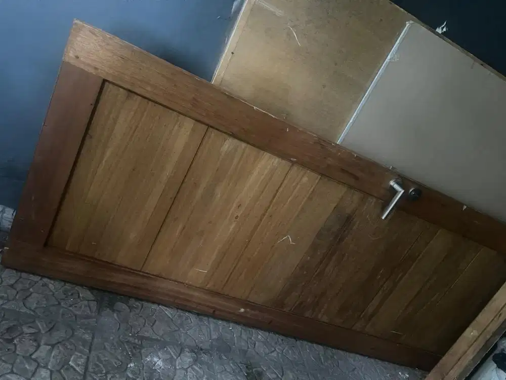 Daun pintu kayu dan handle