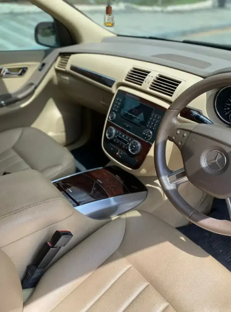 Dijual BU Mercy seri R280L 2011