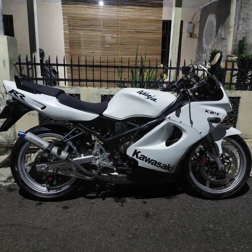 NINJA RR OLD 2011 HITAM REPAINT ALBINO