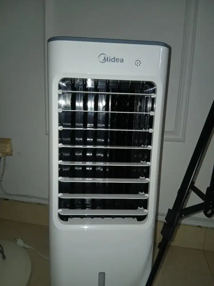 Air colek Midea dijual