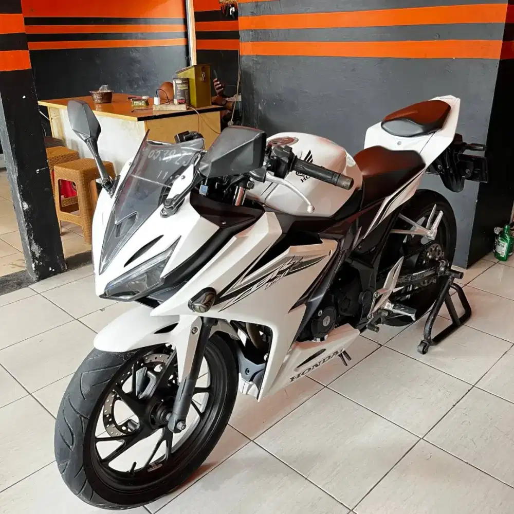 Honda CBR 150R taun 2016