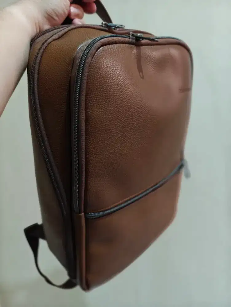 Samsonite Classic Slim Leather Backpack