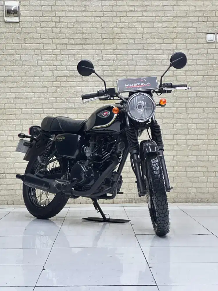KAWASAKI W175 SE 2018 - Chintia Mustika