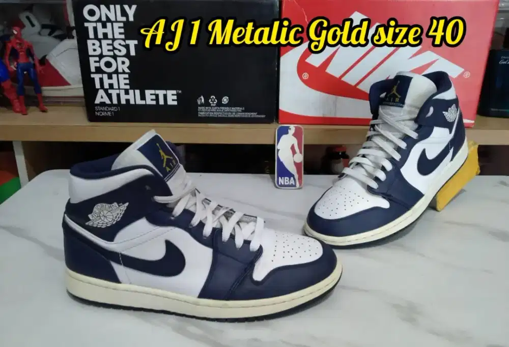Nike Air Jordan AJ1 Metalic Gold