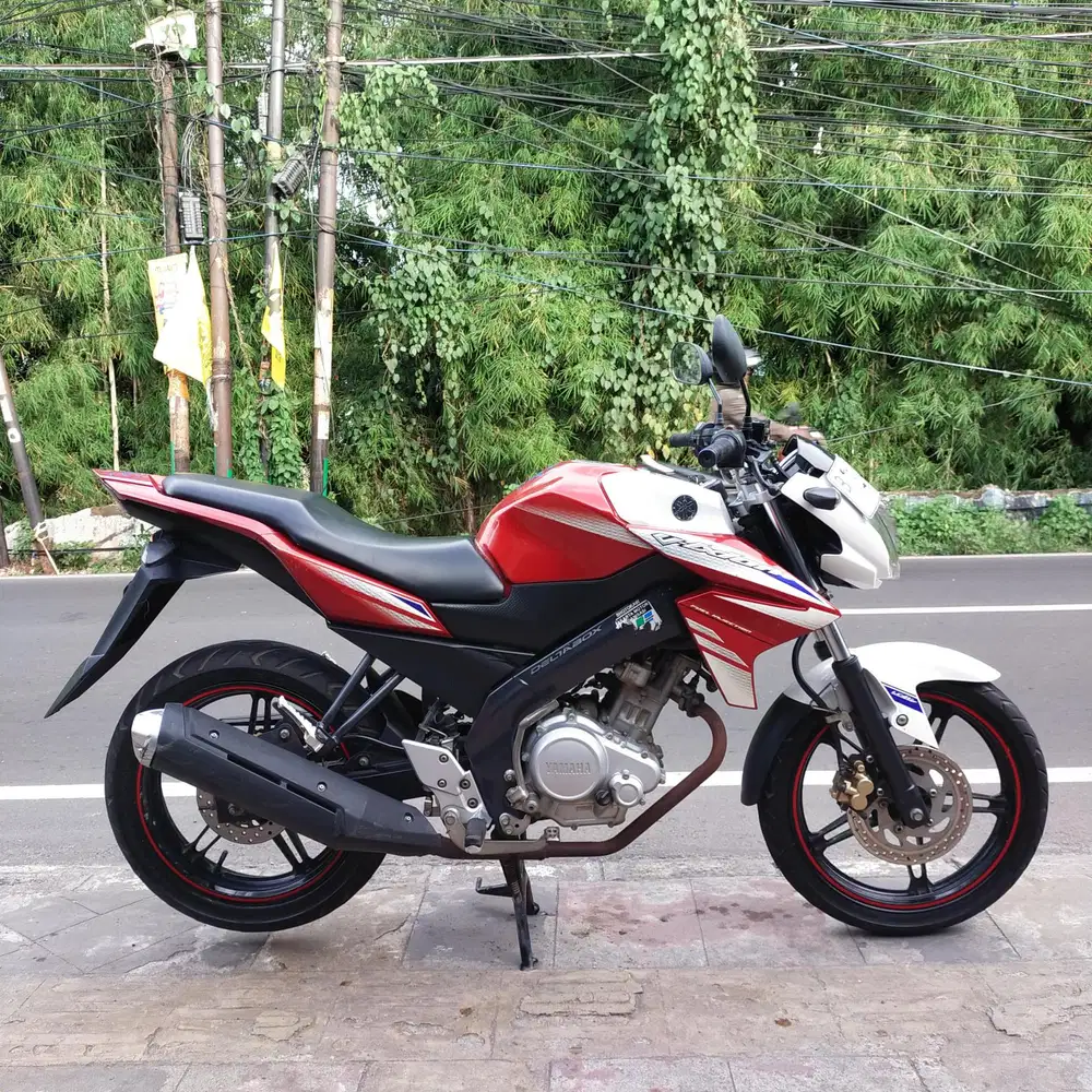 Yamaha Vixion KS 2014 (Orisinil Bagus lengkap Mesin Cakep merah putih)