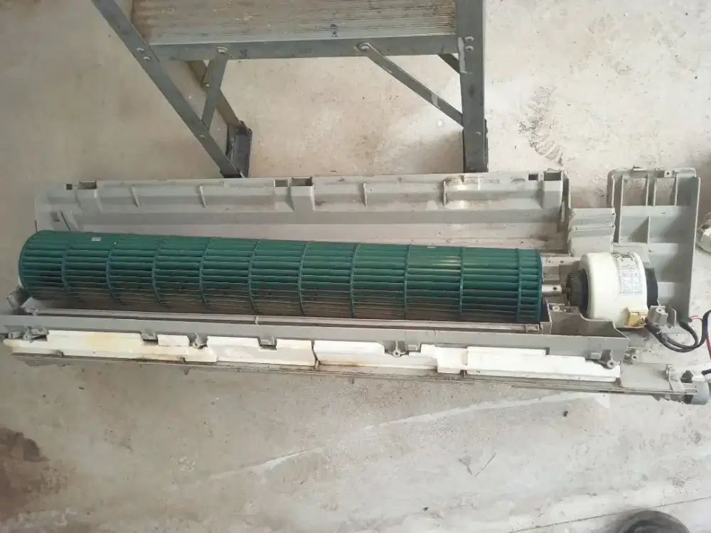 SERVICE AC PERBAIKAN DAN MAINTENANCE