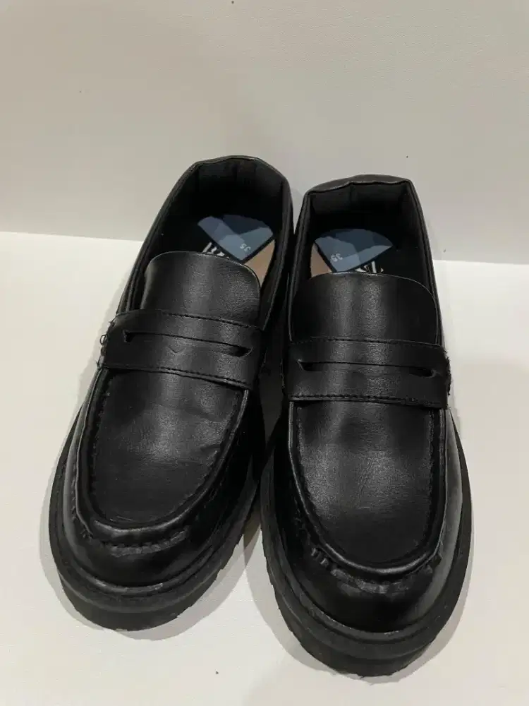 Dijual Cepat, Cuci Lemari Sepatu Zara Anak Laki2. Kondisi Seperti Baru