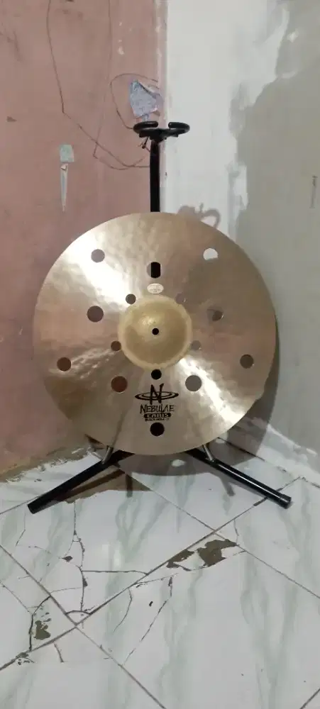 Simbal Nebulae Canis Block Hole 18in. Kondisi Baik dan Normal.