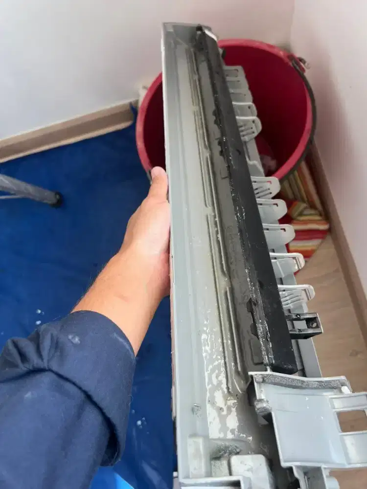 SERVICE AC PERBAIKAN DAN MAINTENANCE